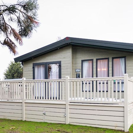 The White Rose Lodge With Hot Tub York Exterior photo